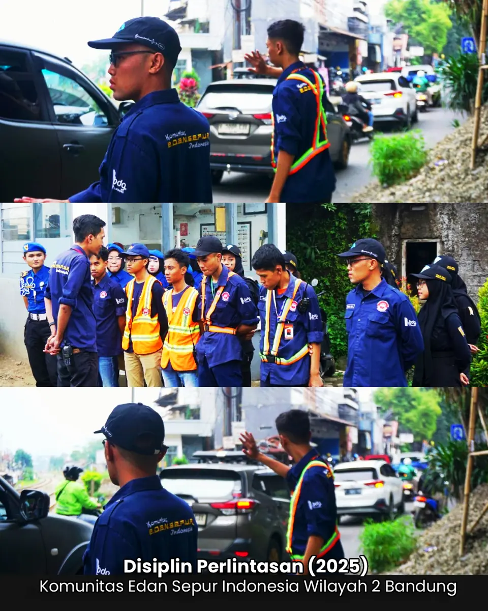 Relawan Edan Sepur mengatur perlintasan